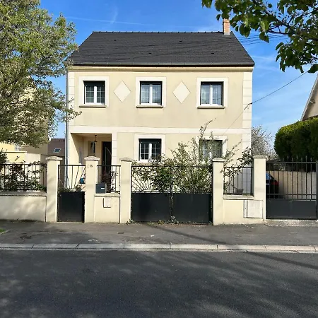 House With Terrace Pres De L'aeroport Roissycdg - Tour Eiffel - Champs Elysee - Paris - Aeroville Centre Commercial - Parc Asterix - Disneyland Paris - De Sable - Chateaux De Chantilly Et Ecouen - Parc Des Expositions Villepinte - Le Bourget Apartamento